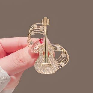 文艺设计感镶钻提琴胸针新款风音符乐谱衣饰别针服装装饰胸花饰品