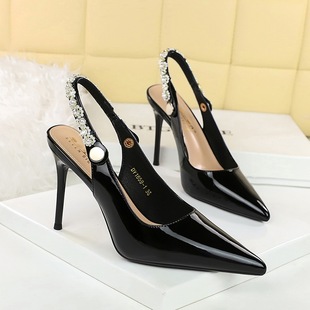 黑色漆皮浅口后绊带细跟尖头女单鞋 9cm 高跟鞋 BIGTREE简约时尚