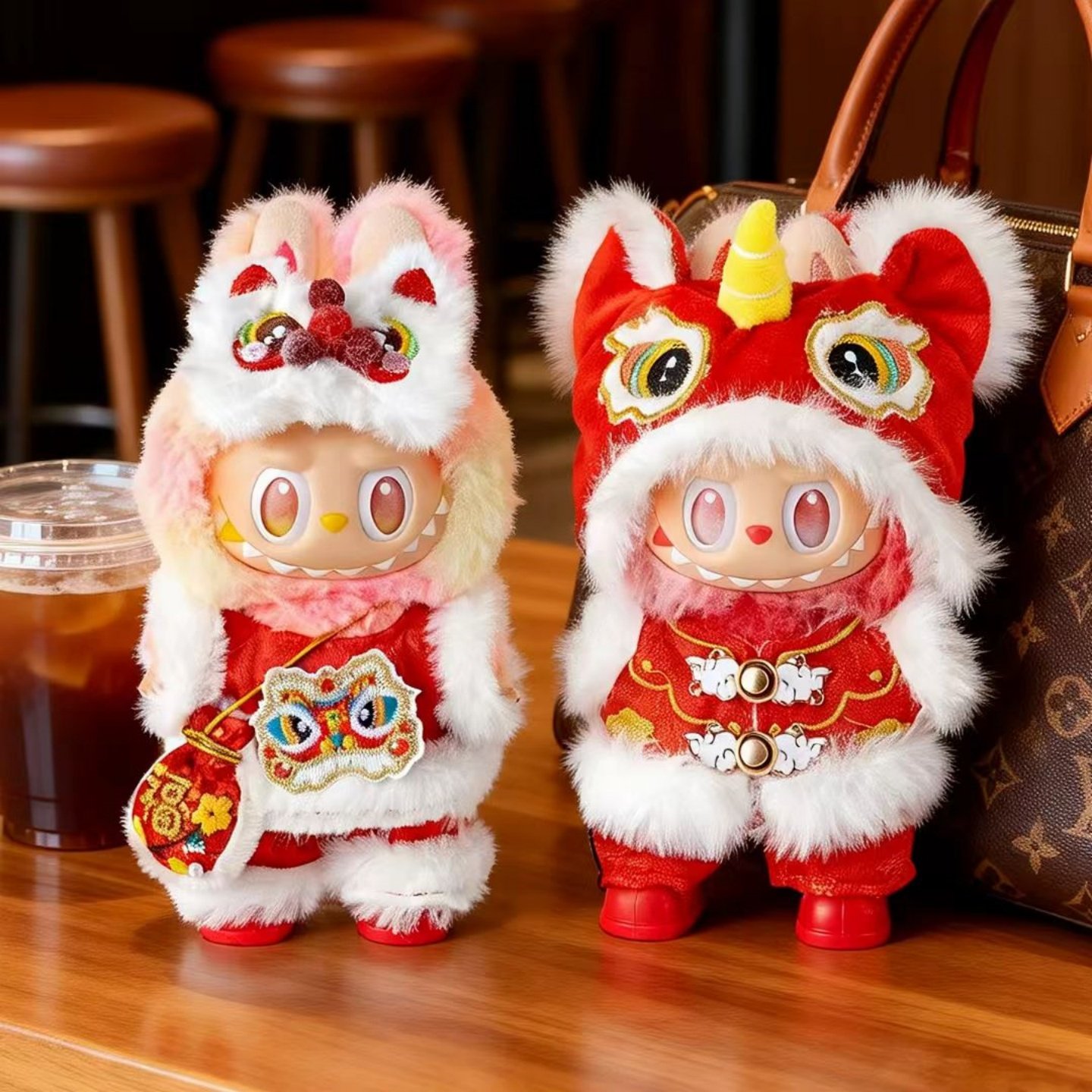 labubu第一三3代新年系列娃衣拉布布前方高能红醒狮娃服马年衣服,模玩/动漫/周边/娃圈三坑/桌游,潮玩娃衣,淘宝优惠券,粉丝福利购,淘宝优惠卷