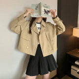 现货@2024卡其色短款风衣外套131-5016P135K188，女装风衣，象礼