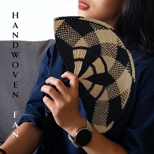 ins风黑白草扇高级感穿搭利器手工编织防晒降温博主同款度假扇子