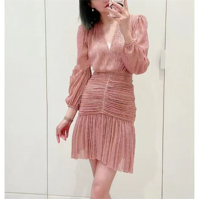 光泽金属丝褶皱收腰连衣裙