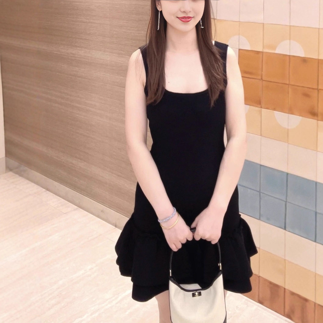 2025秋冬新款女装法式荷叶边短款修身U领背心连衣裙SFPRO04119