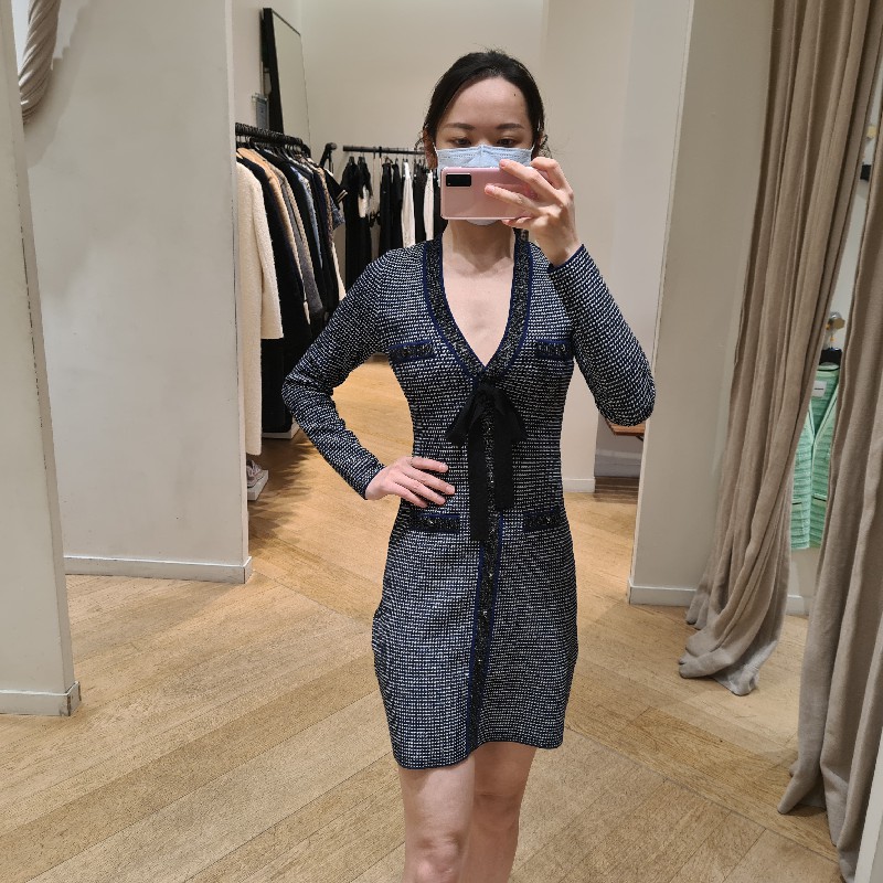 V领撞色格纹针织连衣裙