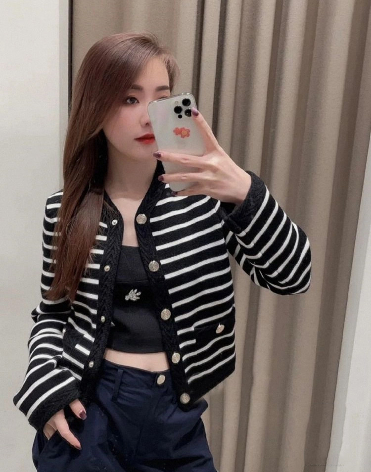 2024早秋新款女装法式休闲黑白条纹针织开衫上衣MFPCA00521