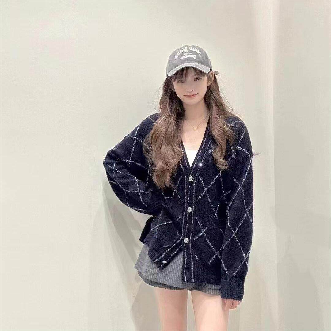 2024秋冬新款女装深蓝色闪亮格纹V领开衫针织衫MFPCA00560