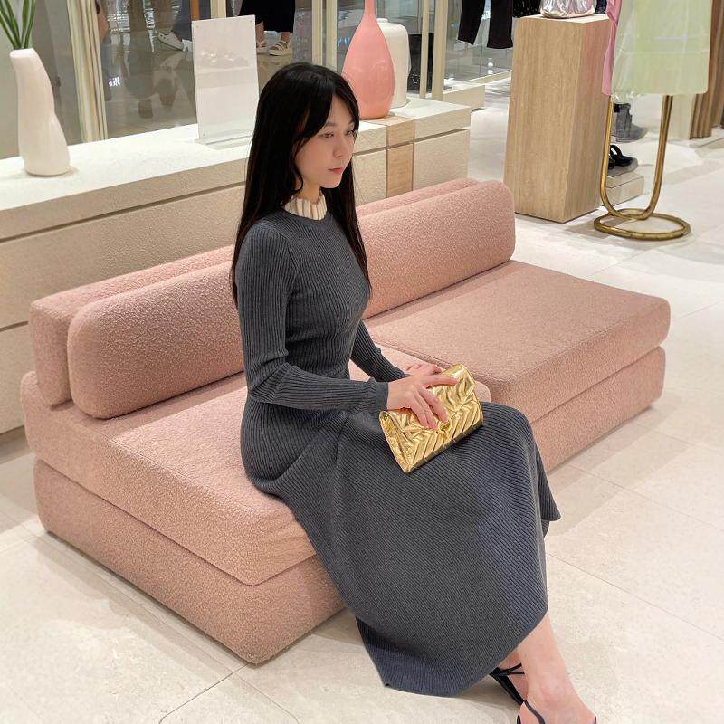2024秋冬新款女装法式花边领灰色长款针织连衣裙SFPRO04022