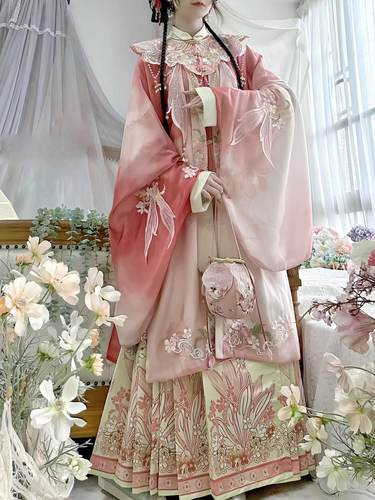 明制立领衫云肩刺绣马面裙日常