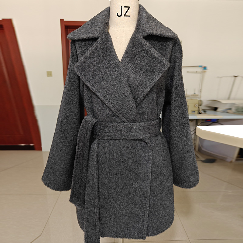 加厚羊驼绒阿尔巴卡奢品高端带里衬白色短款大衣超保暖毛呢外套女