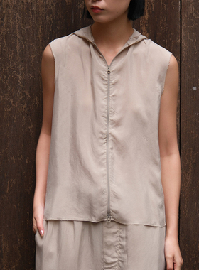 inLESS | Gabriela coll garments 铜氨丝连帽上衣
