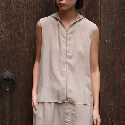 inLESS | Gabriela coll garments 铜氨丝连帽上衣