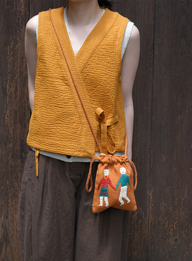 【SALE】APRÈS SKI POUCH 刺绣图案斜挎包包