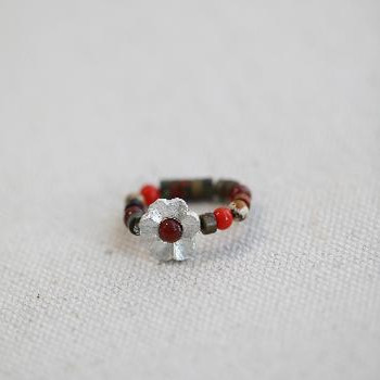 inLESS | 乌鸦巢 Crow's Aerie 小花串珠戒指