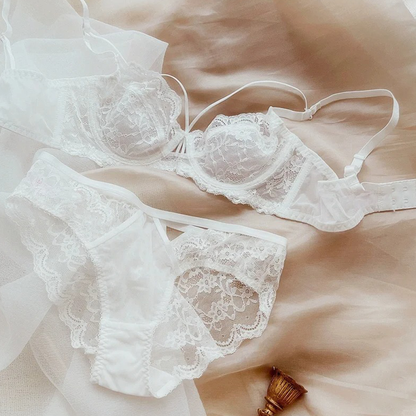 蕾丝大胸显小聚拢文胸罩内衣超薄款套装透明白色性感性惑纯欲内裤