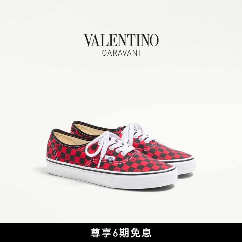 华伦天奴与VANS联名运动鞋