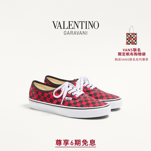 华伦天奴与VANS联名运动鞋