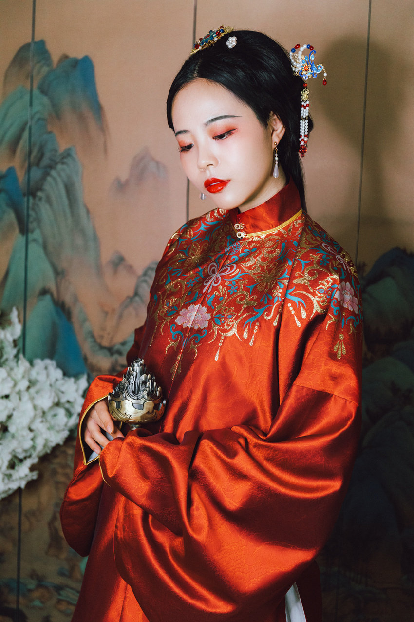 梨园春雪妆花织金明制立领长袄秋冬汉服刺绣百迭马面两选海棠煎雪在类目 女装/女士精品, 婚纱/旗袍/礼服, 礼服/晚装中 - 来自Buy2taobao.com提供专业的淘宝代购服务