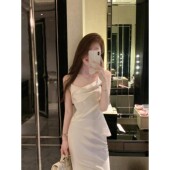 JustQin 裙女夏 收腰吊带上衣气质半身裙两件套装 April Story