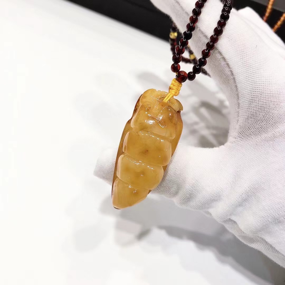 D1163# 天然原矿蜜蜡一鸣惊人原皮吊坠42.5*19*12mm 配血珀万能链