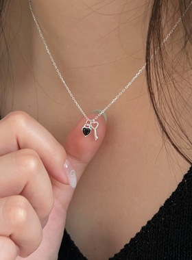 S925银韩版黑色爱心钥匙项链