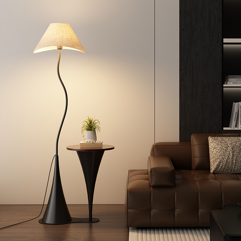 中古风客厅沙发旁边几置物落地灯