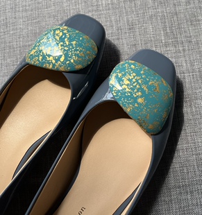 Rupert Sanderson雾霾蓝色2.5CM银跟粗跟低跟方头碎花扣单鞋女鞋