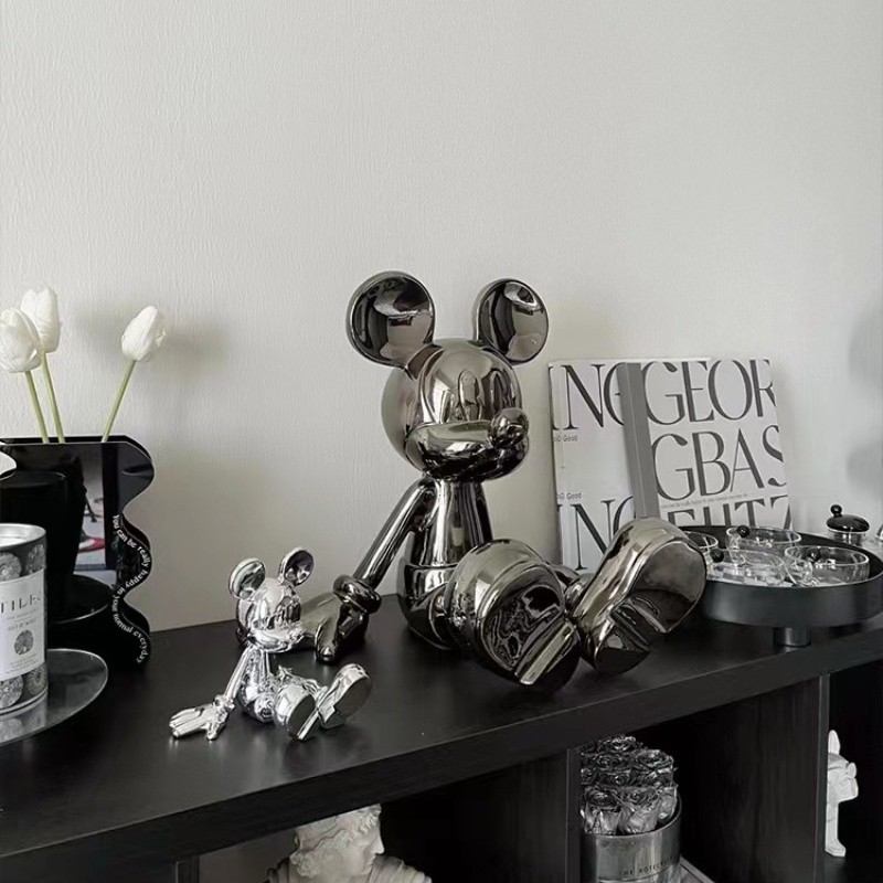 卡通坐姿米奇摆件现代轻奢树脂电镀银色米老鼠公仔装饰品客厅儿童