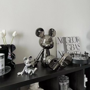 卡通坐姿米奇摆件现代轻奢树脂电镀银色米老鼠公仔装饰品客厅儿童