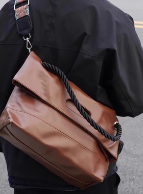 法国Cavi KIong新款气质手提男包旅行斜挎包运动健身包托特包轻便