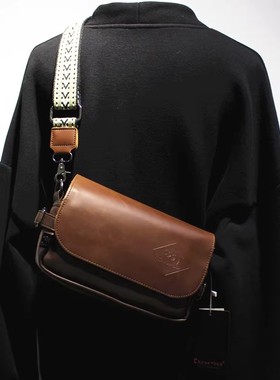 法国Cavi KIong复古邮差包小挎包男单肩拉链翻盖背包小方包斜胸包