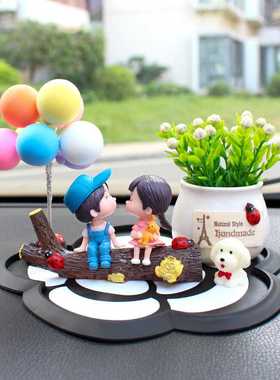 新款直销创意情侣车载摆件车内中控台可爱网红玩偶汽车内饰车上装