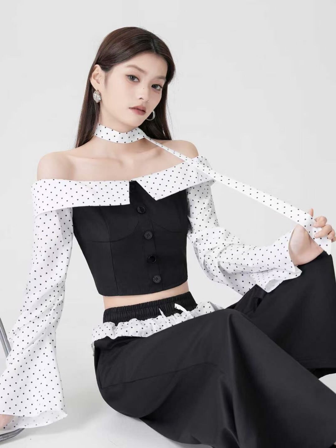 早春辣妹芭蕾风波点抹胸阔腿套装图片