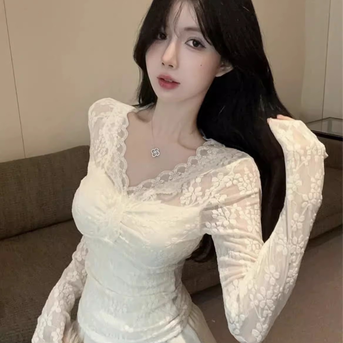 纯欲风性感镂空蕾丝v领长袖t恤女秋冬bm风紧身短款内搭辣妹风上衣