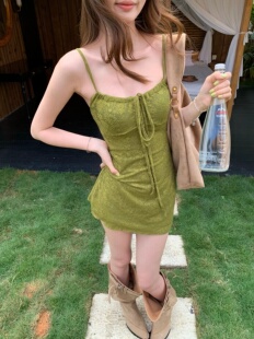 复古橄榄绿提花系带吊带连衣裙女夏纯欲辣妹收腰显瘦包臀a字短裙