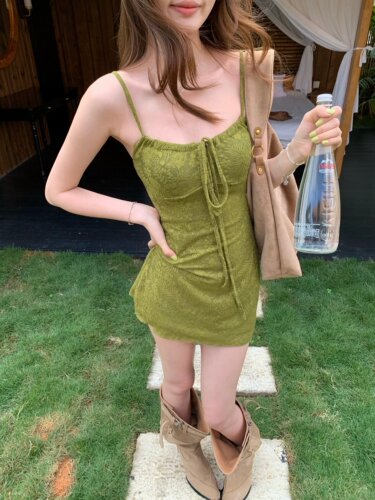 复古橄榄绿提花系带吊带连衣裙女夏纯欲辣妹收腰显瘦包臀a字短裙