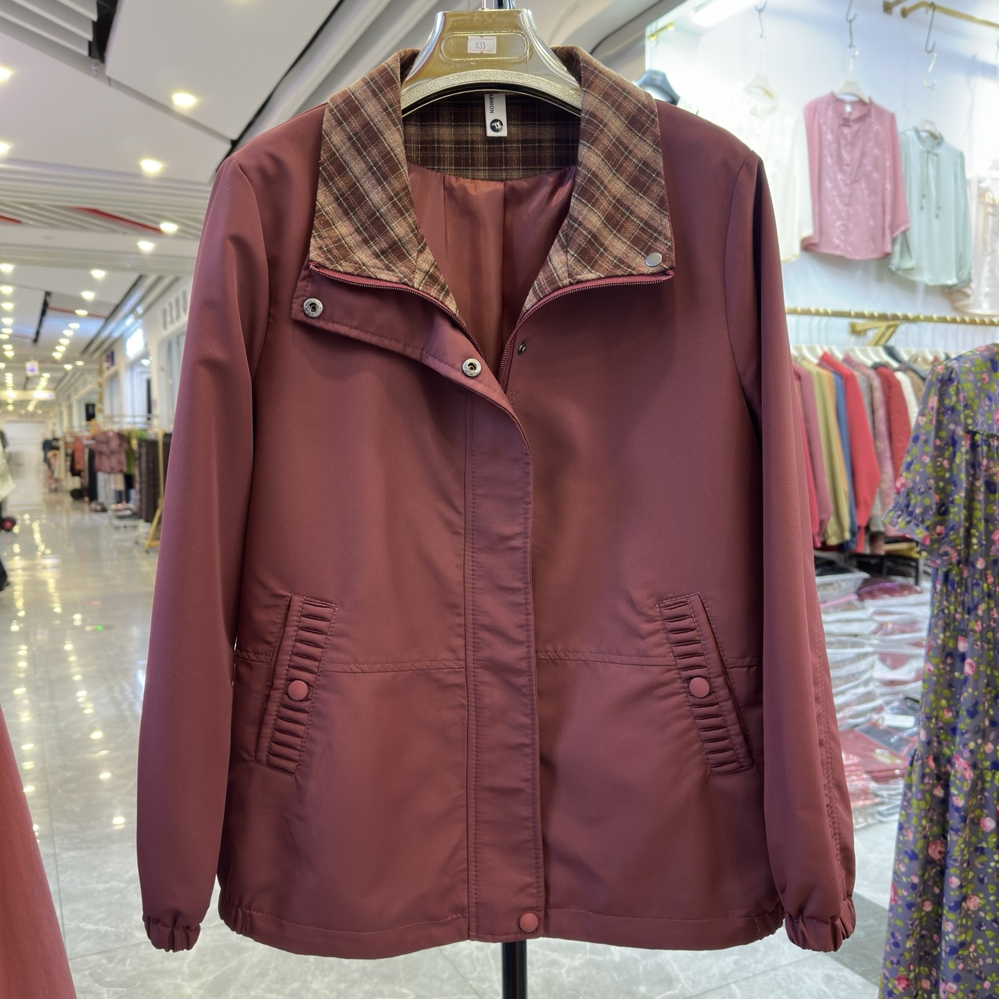 时尚妈妈装翻领格子短款外套风衣