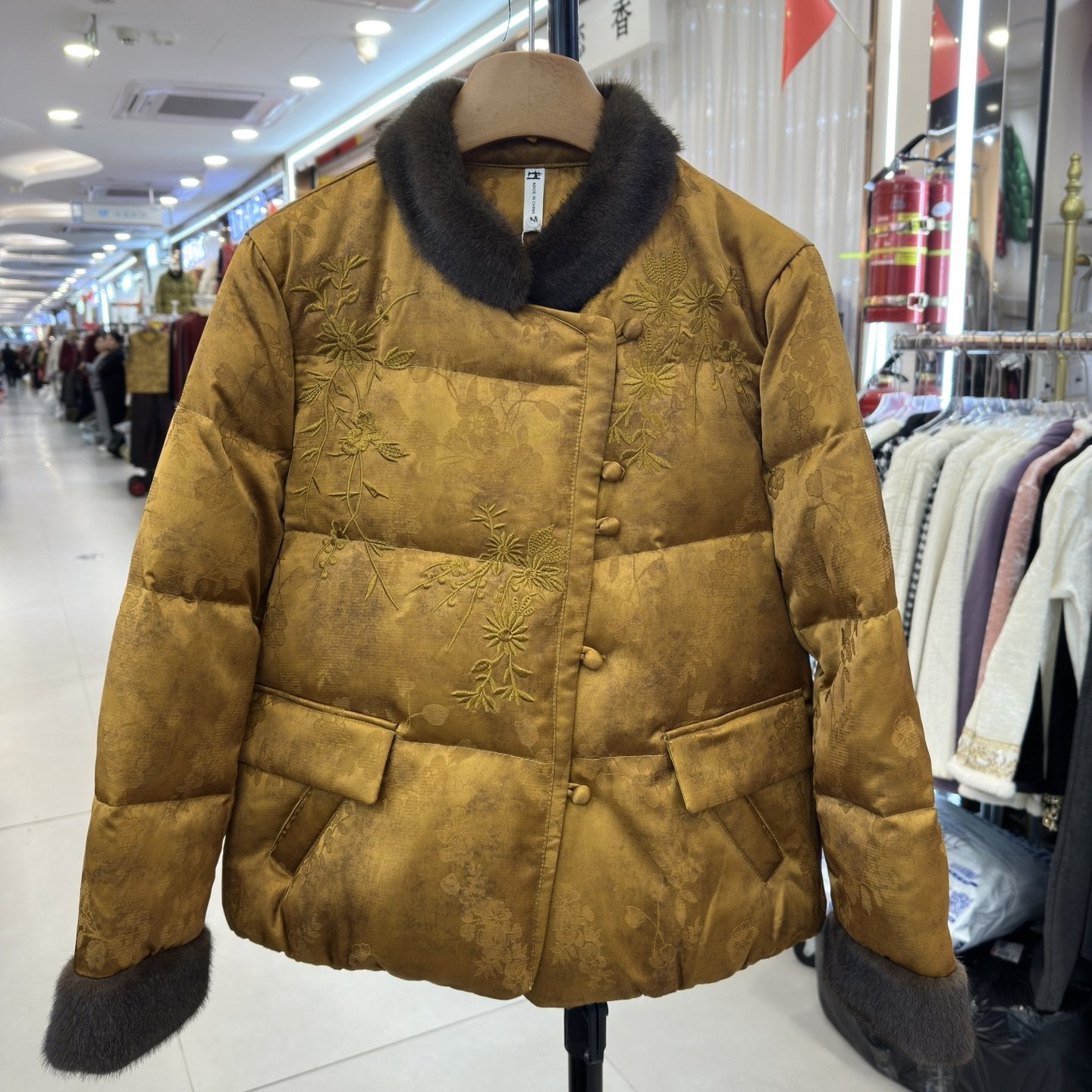 新中式国风刺绣提花毛领羽绒服女冬季新款宽松中老年保暖50绒外套,女装/女士精品,羽绒服,淘宝优惠券,粉丝福利购,淘宝优惠卷