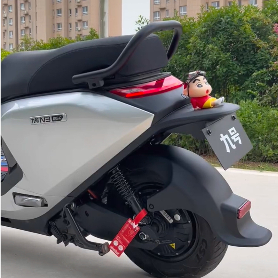 适用九号N3 85C电动车尾部蜡笔小新动漫卡通装饰公仔车尾可爱饰品