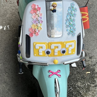 适用于本田NWF125摩托车仿真桃花小清新装饰车头立体软胶问号配件