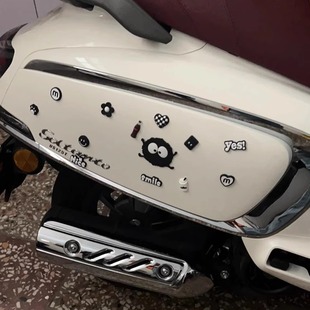 适用铃木US125可爱煤球立体创意diy车身装 饰品 饰尾箱软胶公仔改装