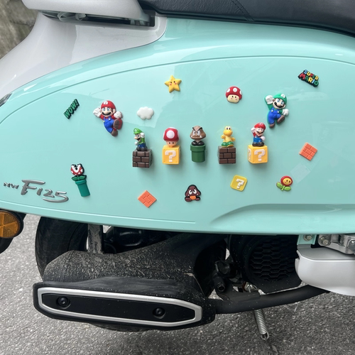 适用本田NWF125超级玛丽立体蘑菇摆件车身马里奥软胶公仔装饰贴纸