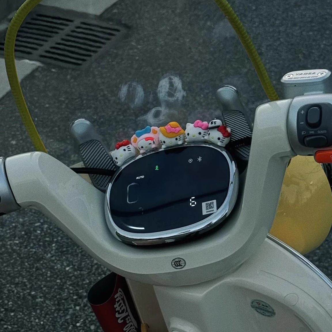 适用雅迪光芒70电动车仪表盘KT猫立体可爱装饰小摆件车头公仔配件