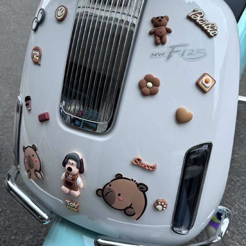 适用五羊本田NWF125车头卡皮巴拉装饰立体软胶贴纸掌门狗diy改装