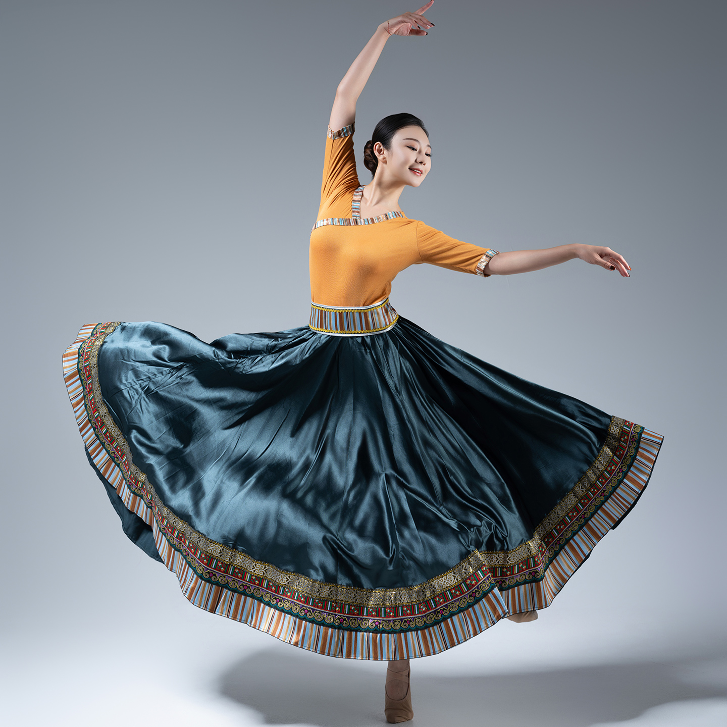 藏族舞蹈服半身裙广场舞艺考练习裙民族风表演服女成人舞蹈大摆裙