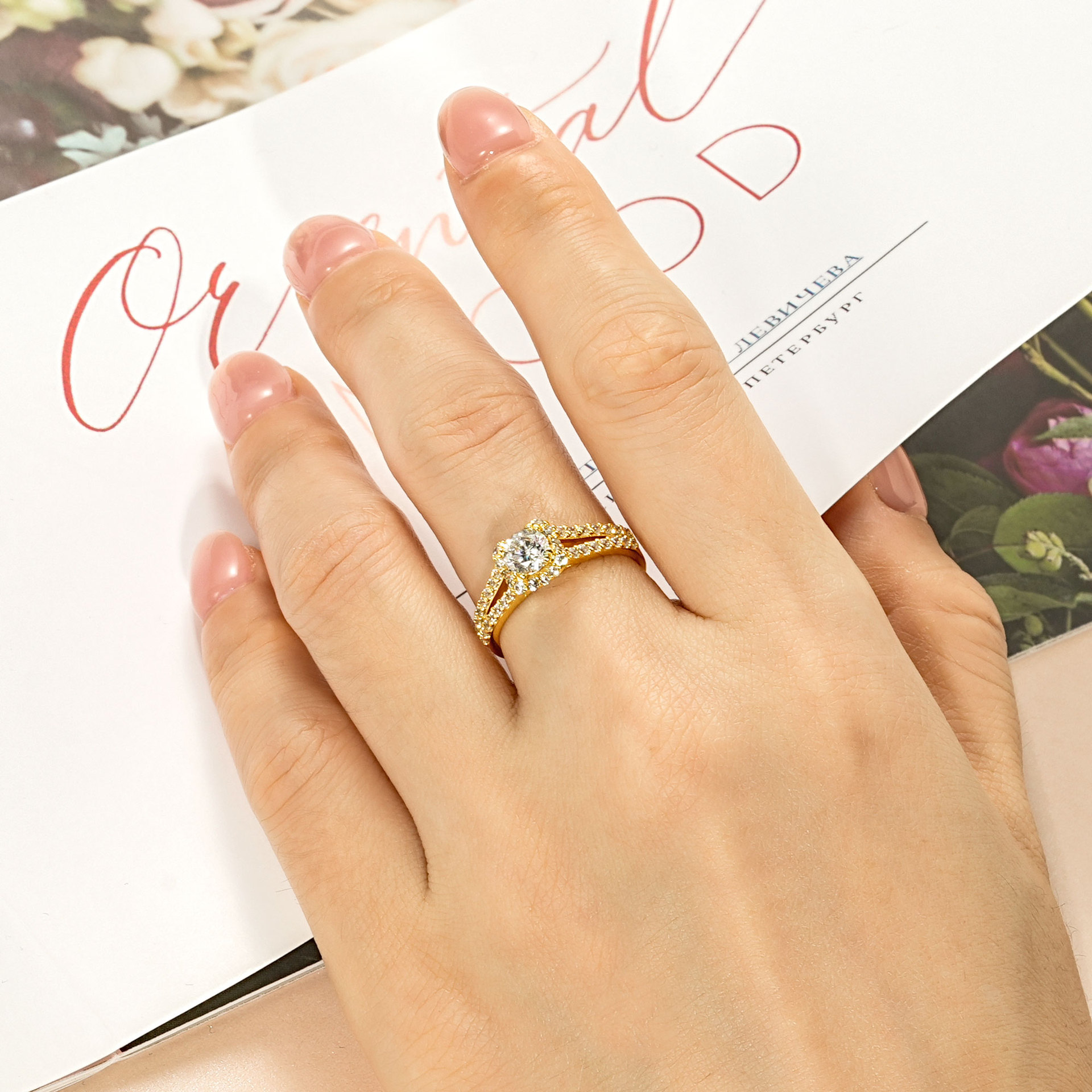 尚美伯爵方包豪镶仿莫桑石戒指女交叉双臂轻奢高级感锆石指环外贸