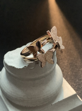 蝴蝶郡主-玫瑰金钛钢戒指高级感