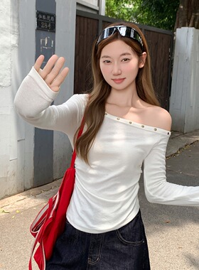辣妹铆钉斜领露肩长袖t恤女2025早秋新款褶皱收腰打底衫上衣外穿