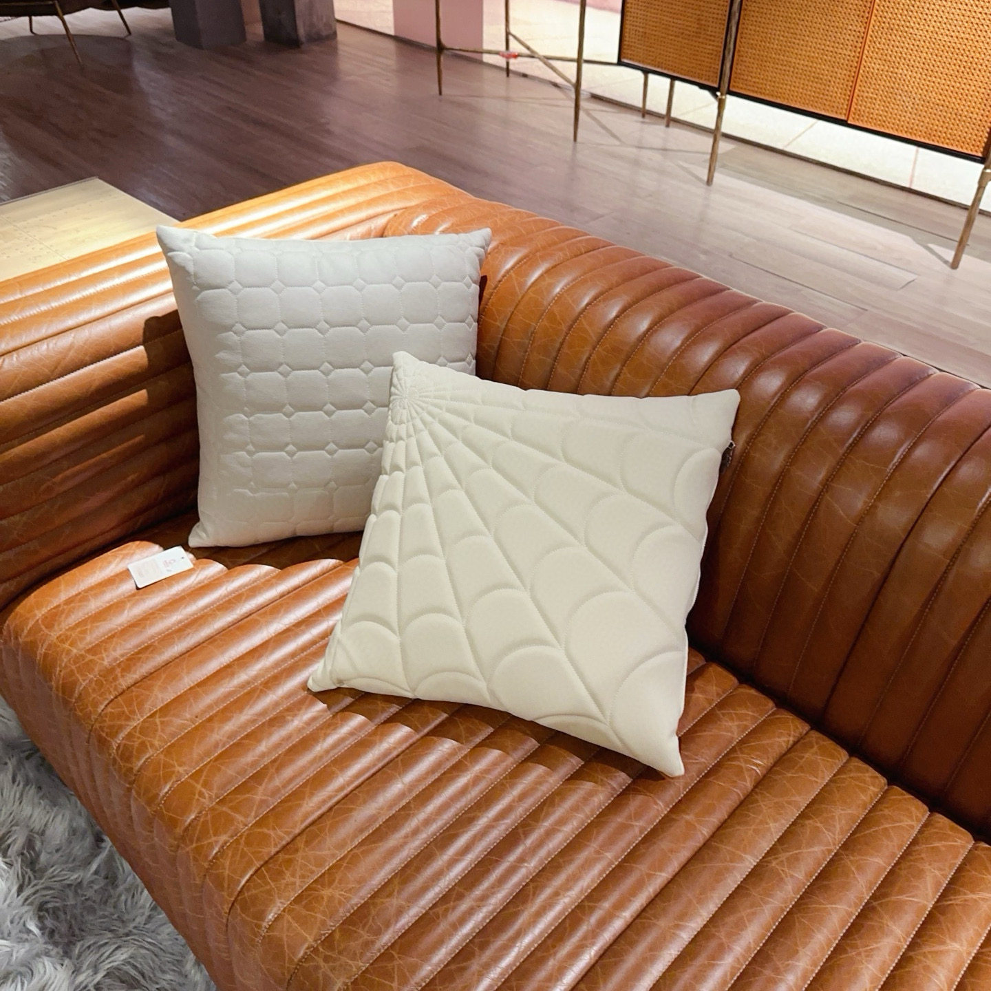 美式个性字母绣花十字银饰皮抱枕家居装饰沙发客厅床头靠垫腰靠