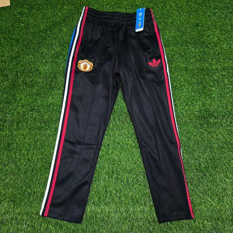 Adidas曼联石玫瑰乐队Stone Roses联名复古足球运动休闲裤 in6968