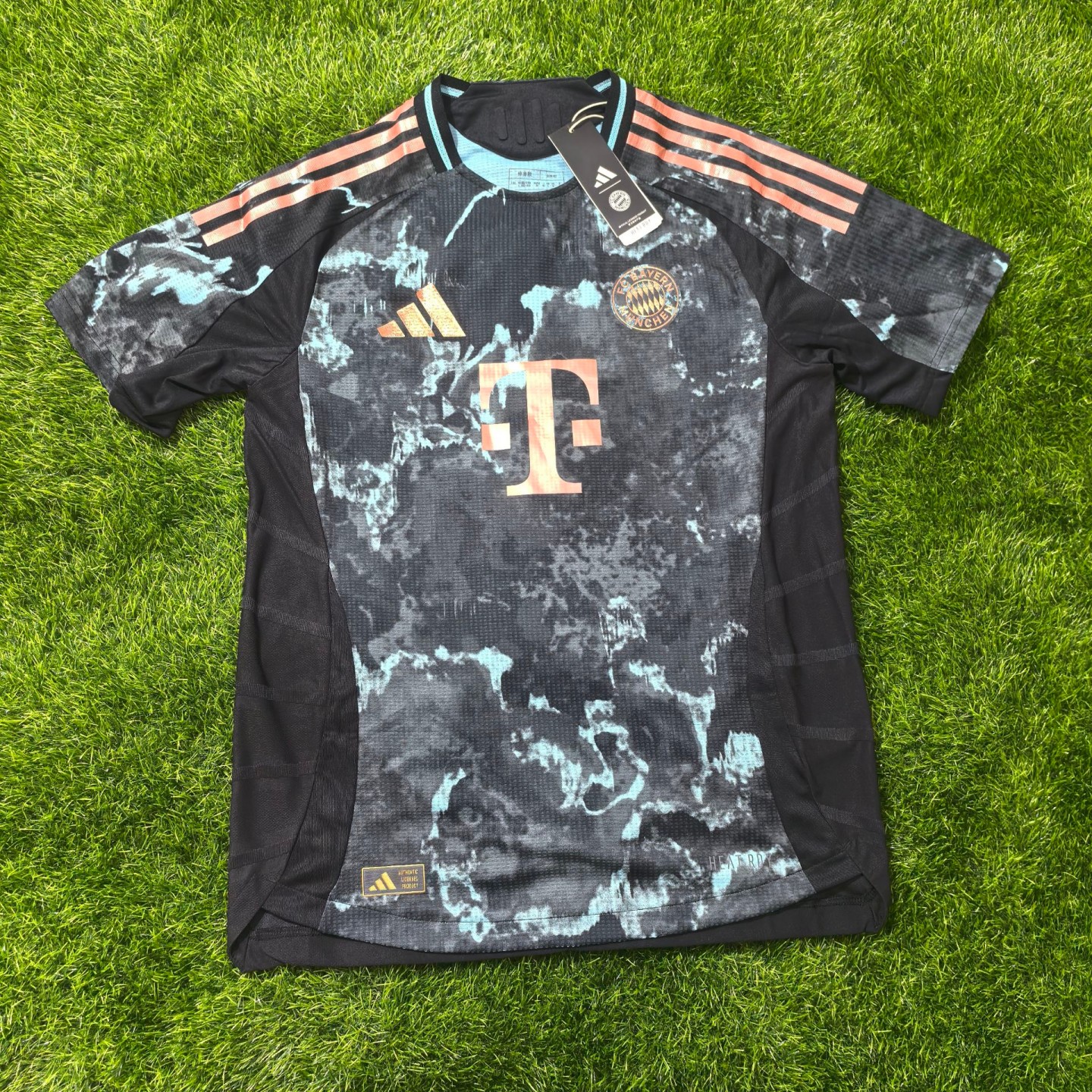 Adidas 拜仁 拜仁慕尼黑 2425客场球员版短袖球衣足球服 je8669